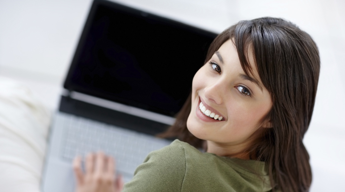 smiling-lady-laptop-smaller